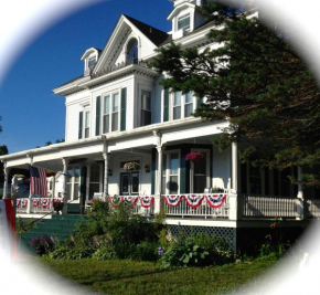 Отель Center Harbor Sutton House B & B  Сентер Харбор